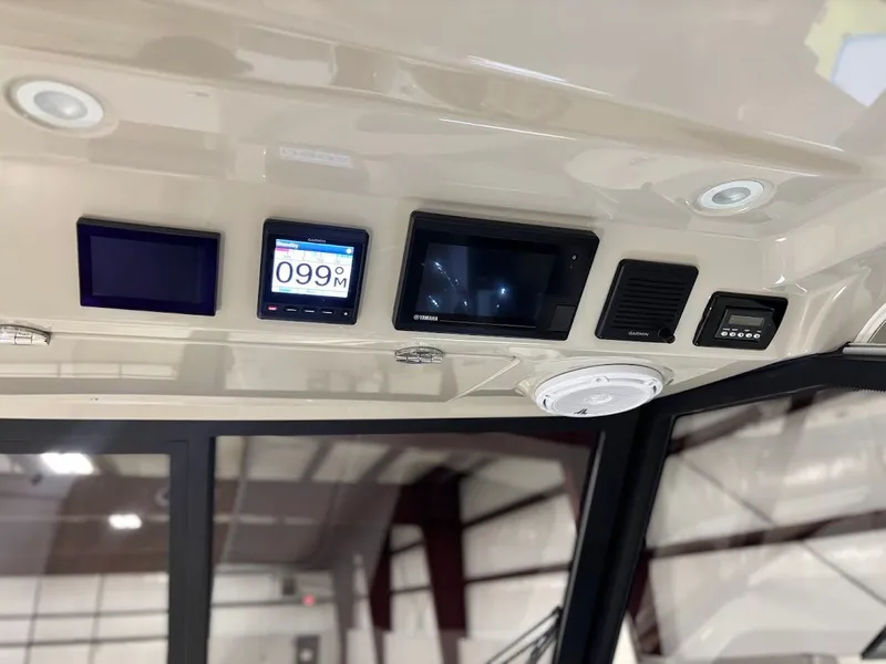 Slide: The Image of 2020 Everglades 340 Dual Console 21 - 21