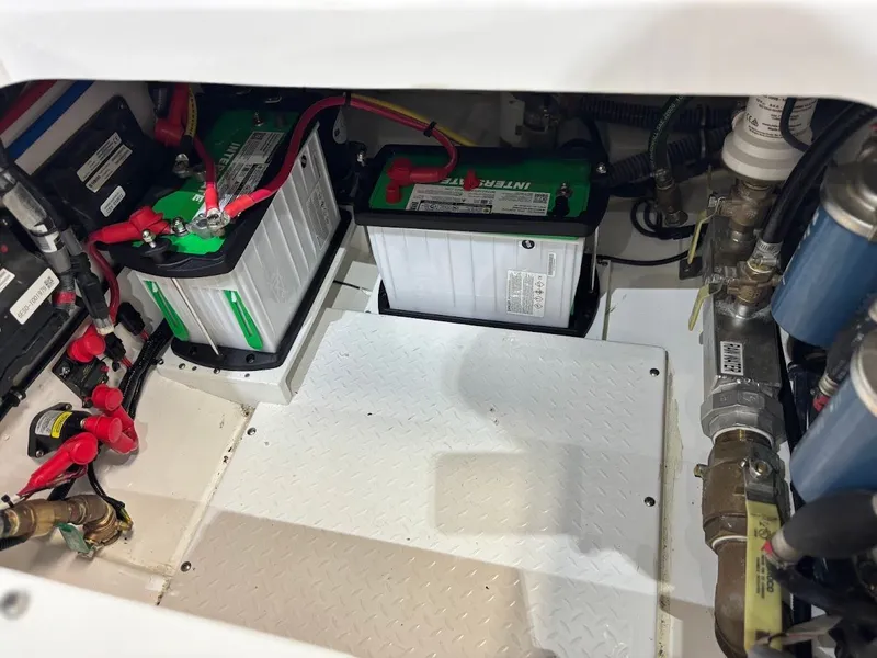 Slide: The Image of 2020 Everglades 340 Dual Console 25 - 25