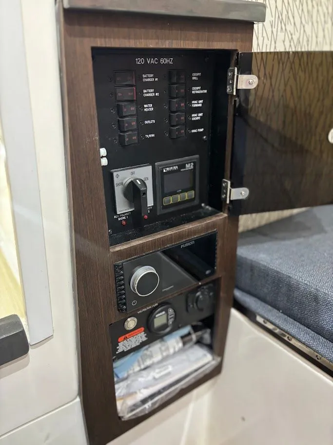 Slide: The Image of 2020 Everglades 340 Dual Console 27 - 27