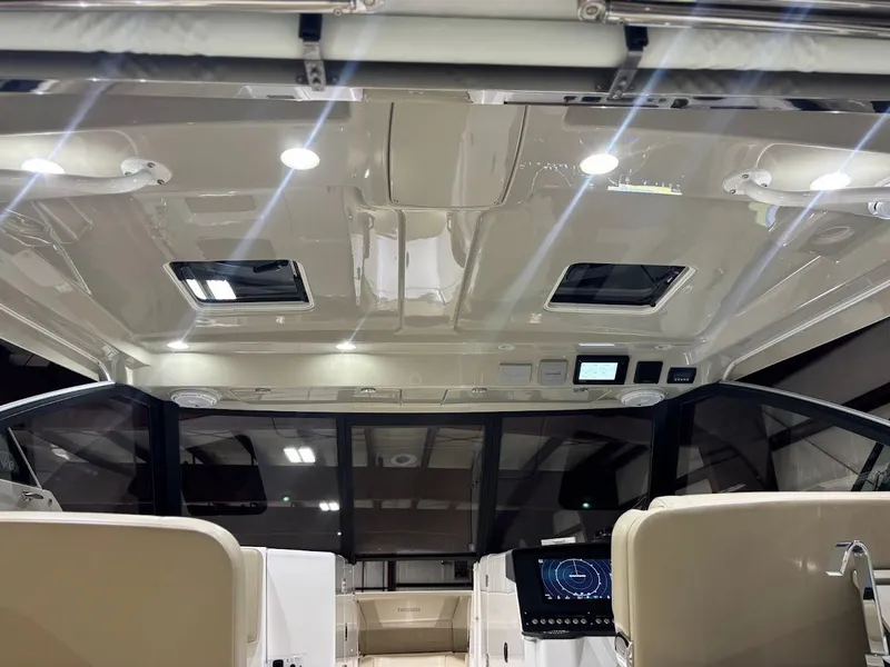 Slide: The Image of 2020 Everglades 340 Dual Console 29 - 29