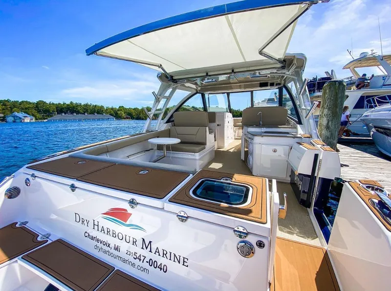 Slide: The Image of 2020 Everglades 340 Dual Console 6 - 6