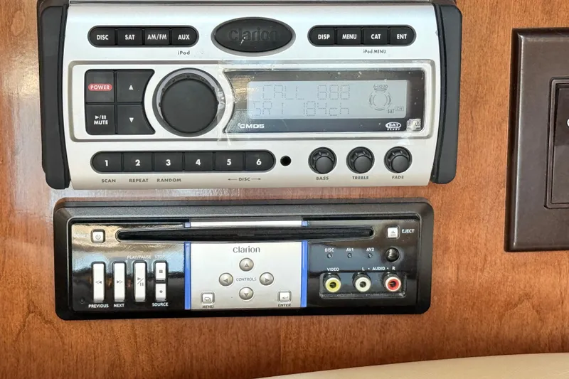Slide: The Image of Clarion audio system in 2007 Carver 36 Mariner boat, featuring control panel and input options. - 27