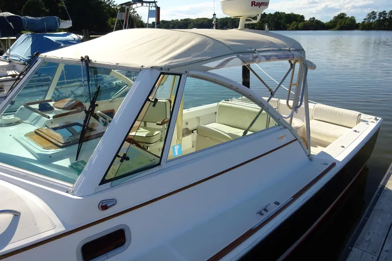 Slide: The Image of 2007 Hunt Yachts Surfhunter 29 docked, featuring a sleek design and spacious seating. - 16