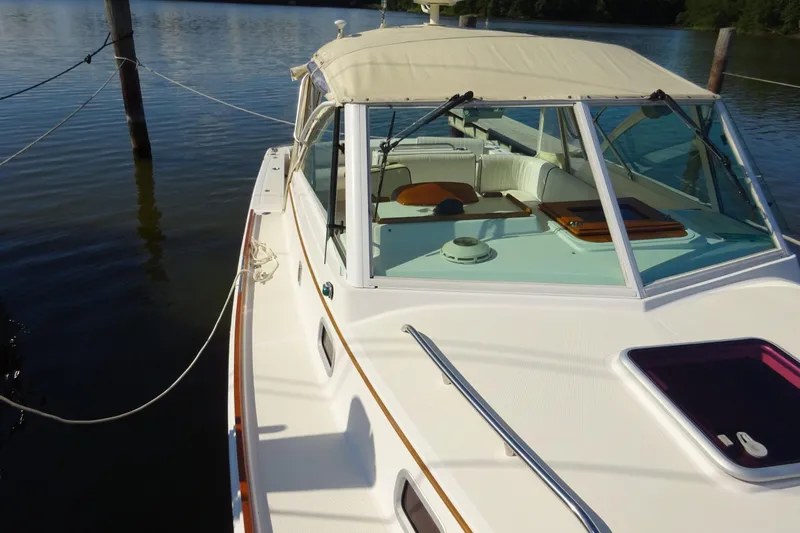 Slide: The Image of 2007 Hunt Yachts Surfhunter 29 docked on calm water, showcasing sleek design and spacious deck. - 23