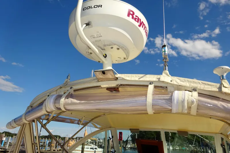 Slide: The Image of 2007 Hunt Yachts Surfhunter 29 radar equipment under clear blue sky. - 26