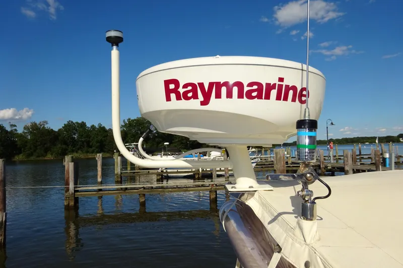 Slide: The Image of Radar system on 2007 Hunt Yachts Surfhunter 29, docked by a scenic waterfront. - 27