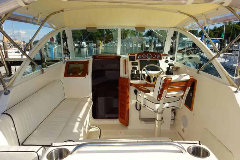 Slide: The Image of 2007 Hunt Yachts Surfhunter 29 cockpit with helm, seating, and marina view. - 29