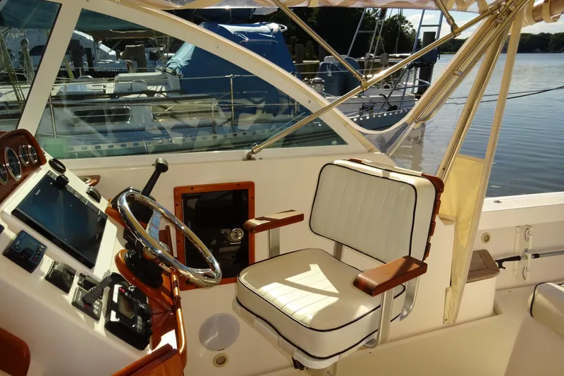 Slide: The Image of 2007 Hunt Yachts Surfhunter 29 cockpit with steering wheel and cushioned seat. - 39