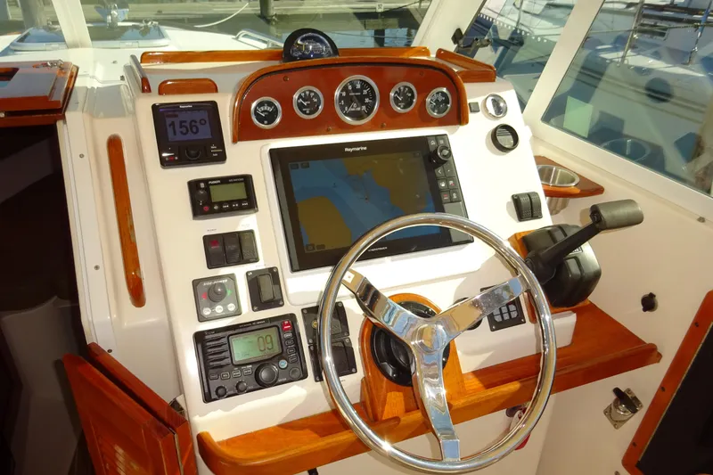 Slide: The Image of Helm of 2007 Hunt Yachts Surfhunter 29 with navigation instruments and steering wheel. - 40