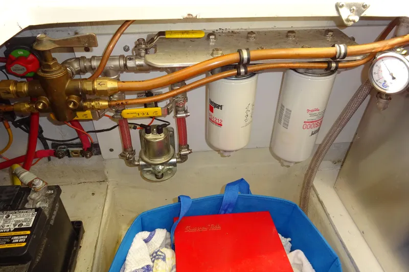 Slide: The Image of Engine compartment of 2007 Hunt Yachts Surfhunter 29 with filters, pipes, and pressure gauge. - 61