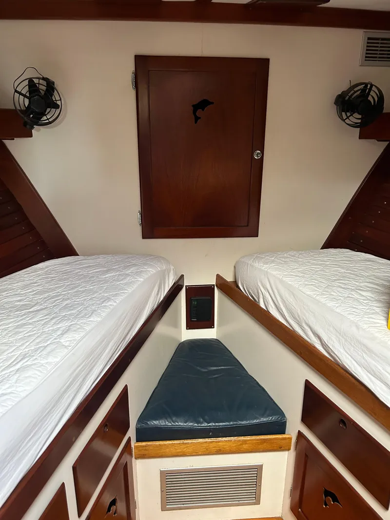 Slide: The Image of V berth seat - 39