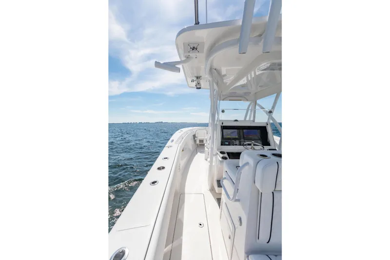 Slide: The Image of 2020 SeaHunter 33 Tournament boat on open water, featuring sleek design and advanced navigation. - 18
