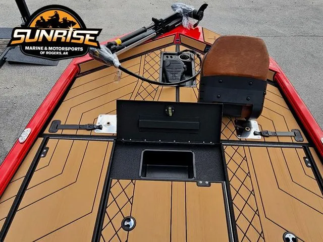 Slide: The Image of Avid 18 VERTEX BOAT 2026 - 10