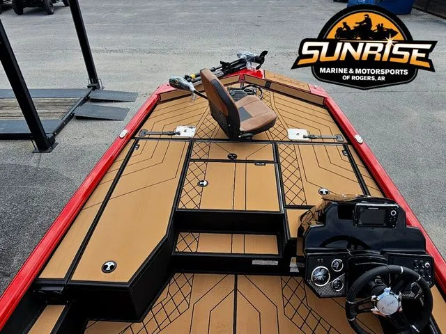 Slide: The Image of Avid 18 VERTEX BOAT 2026 - 13