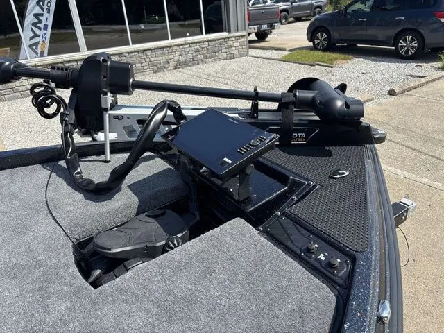 Slide: The Image of Phoenix Bass Boat 920 Elite X 2026 - 12