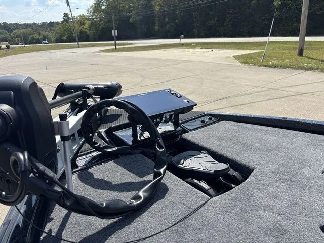 Slide: The Image of Phoenix Bass Boat 920 Elite X 2026 - 14