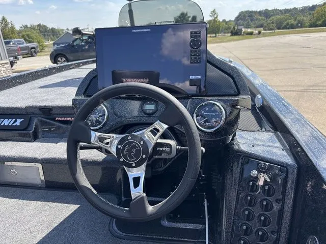 Slide: The Image of Phoenix Bass Boat 920 Elite X 2026 - 8