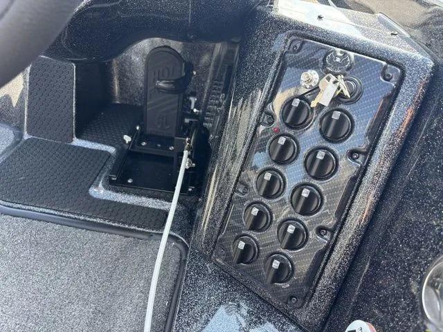 Slide: The Image of Phoenix Bass Boat 920 Elite X 2026 - 9