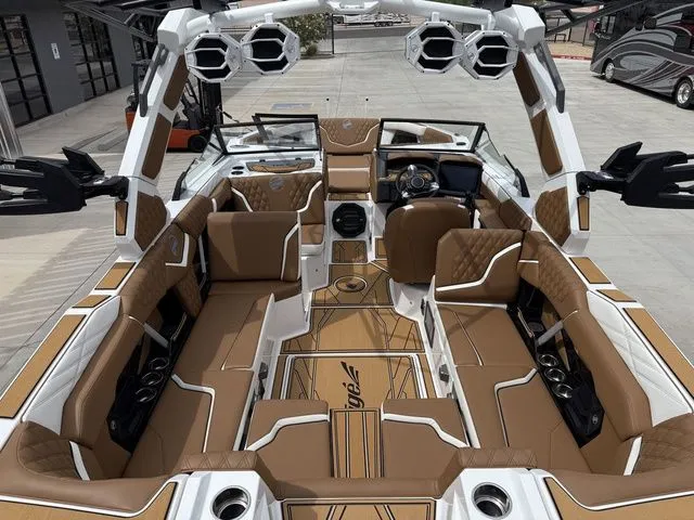 Slide: The Image of Tigé 24RZX 2026 - 9