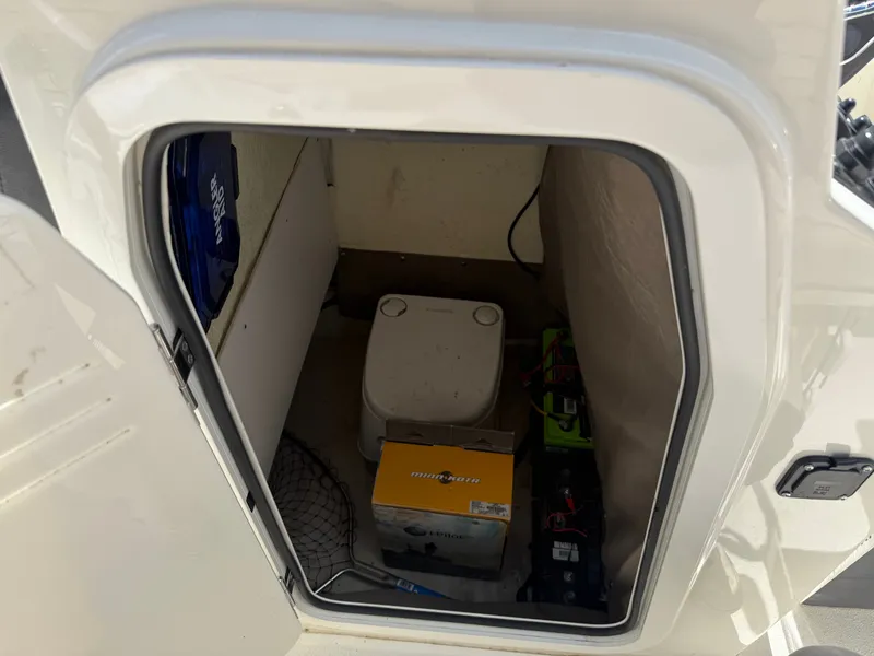 Slide: The Image of Stingray 173 CC 2022 - 15