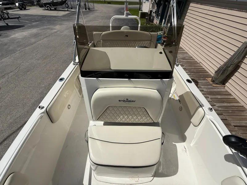 Slide: The Image of Stingray 173 CC 2022 - 16