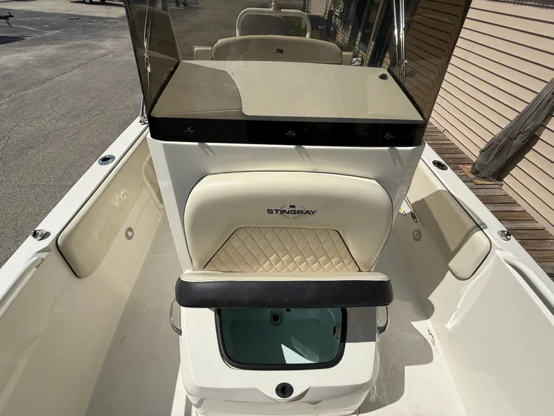 Slide: The Image of Stingray 173 CC 2022 - 17