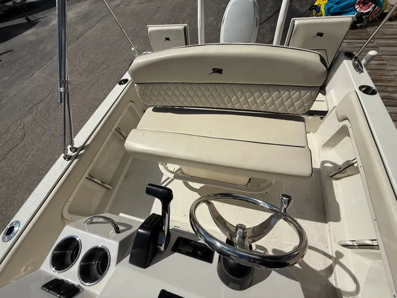 Slide: The Image of Stingray 173 CC 2022 - 9