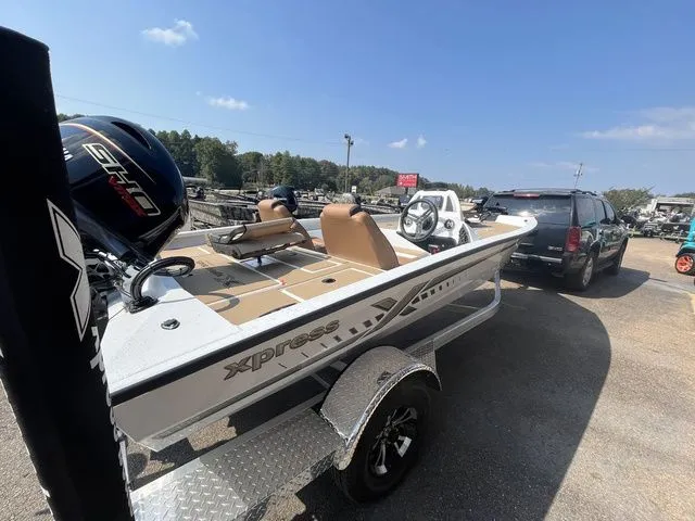 Slide: The Image of Xpress H17C Crappie 2025 - 10