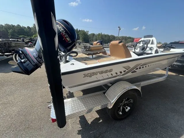 Slide: The Image of Xpress H17C Crappie 2025 - 12