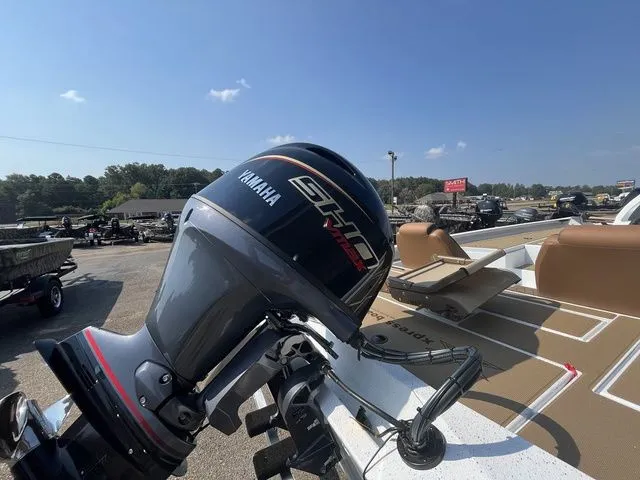 Slide: The Image of Xpress H17C Crappie 2025 - 20