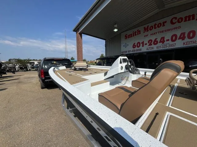 Slide: The Image of Xpress H17C Crappie 2025 - 21