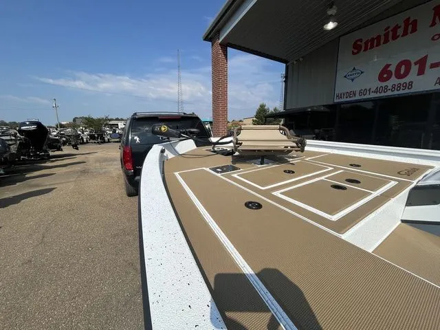 Slide: The Image of Xpress H17C Crappie 2025 - 4