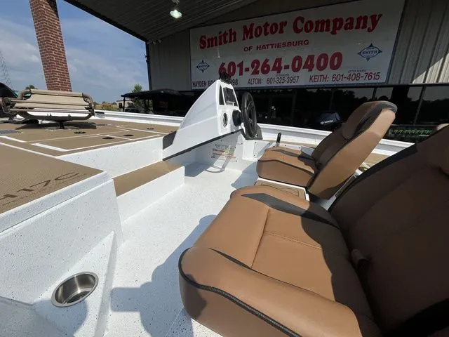 Slide: The Image of Xpress H17C Crappie 2026 - 22