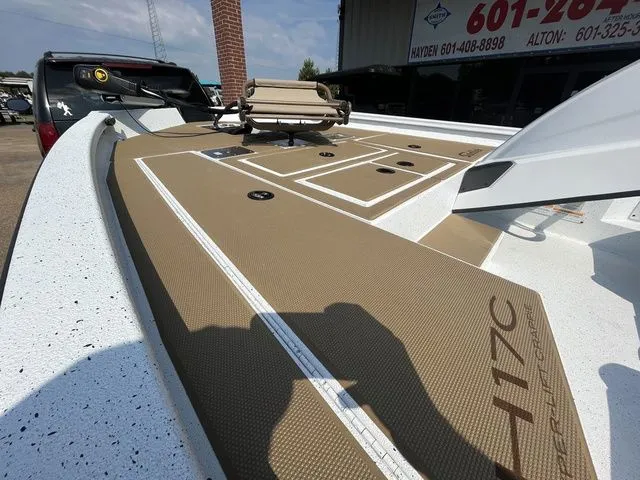 Slide: The Image of Xpress H17C Crappie 2026 - 6