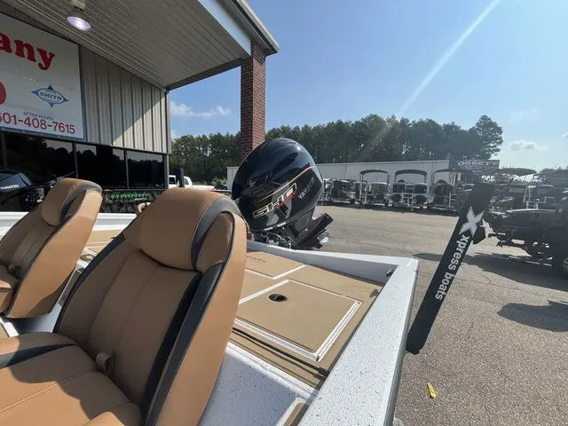 Slide: The Image of Xpress H17C Crappie 2026 - 8