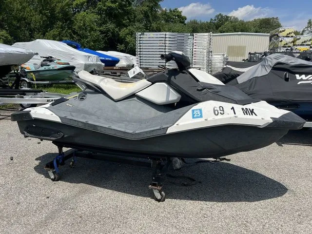 The Image of Sea-Doo Spark 2up ROTAX® 900 H.O. ACE™ iBR® 2014 - undefined