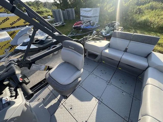 Slide: The Image of Sea-Doo Switch Sport 21 2023 - 11