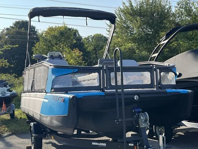 Slide: The Image of Sea-Doo Switch Sport 21 2023 - 4