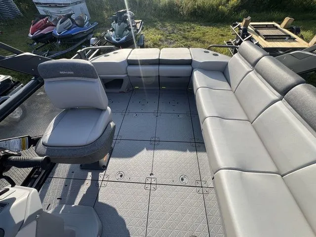 Slide: The Image of Sea-Doo Switch Sport 21 2023 - 9