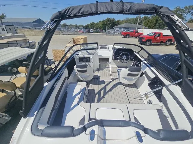 Slide: The Image of Yamaha 195S 2022 - 10