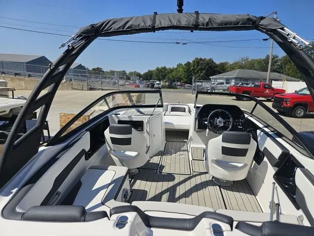 Slide: The Image of Yamaha 195S 2022 - 4