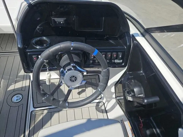 Slide: The Image of Yamaha 195S 2022 - 5