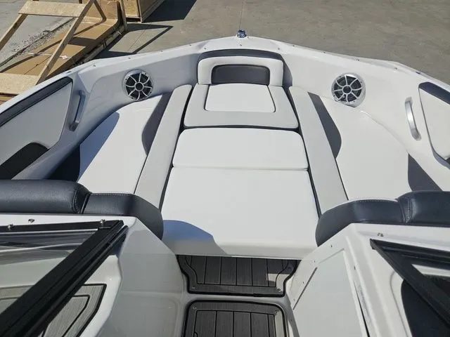 Slide: The Image of Yamaha 195S 2022 - 6