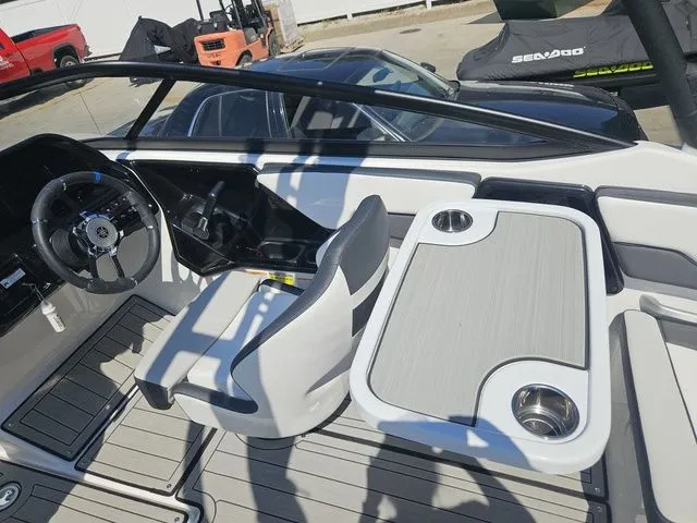 Slide: The Image of Yamaha 195S 2022 - 8