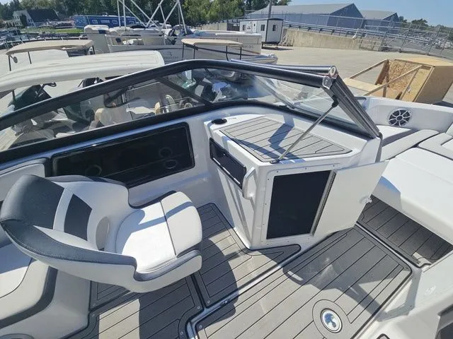 Slide: The Image of Yamaha 195S 2022 - 9