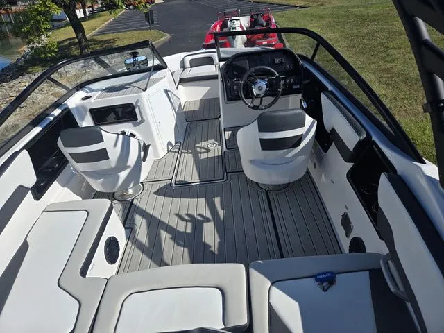 Slide: The Image of Yamaha 195S 2024 - 11