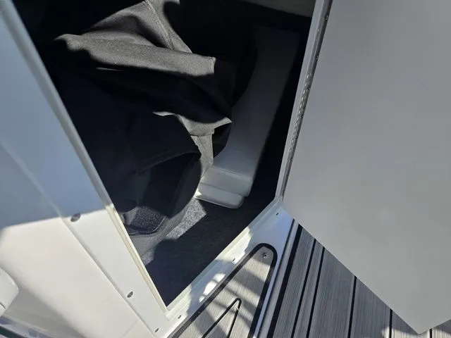 Slide: The Image of Yamaha 195S 2024 - 16