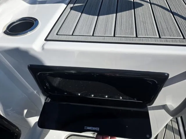 Slide: The Image of Yamaha 195S 2024 - 17