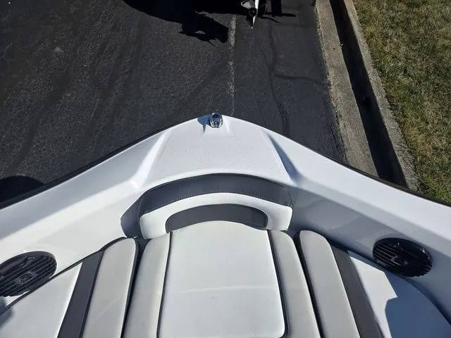 Slide: The Image of Yamaha 195S 2024 - 19