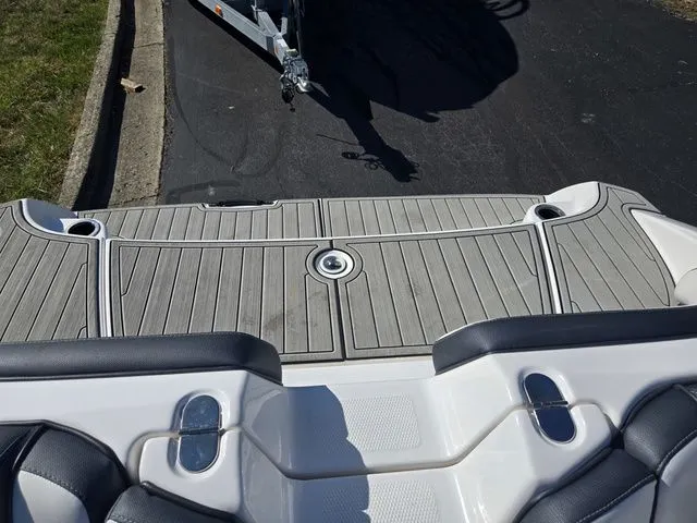 Slide: The Image of Yamaha 195S 2024 - 25